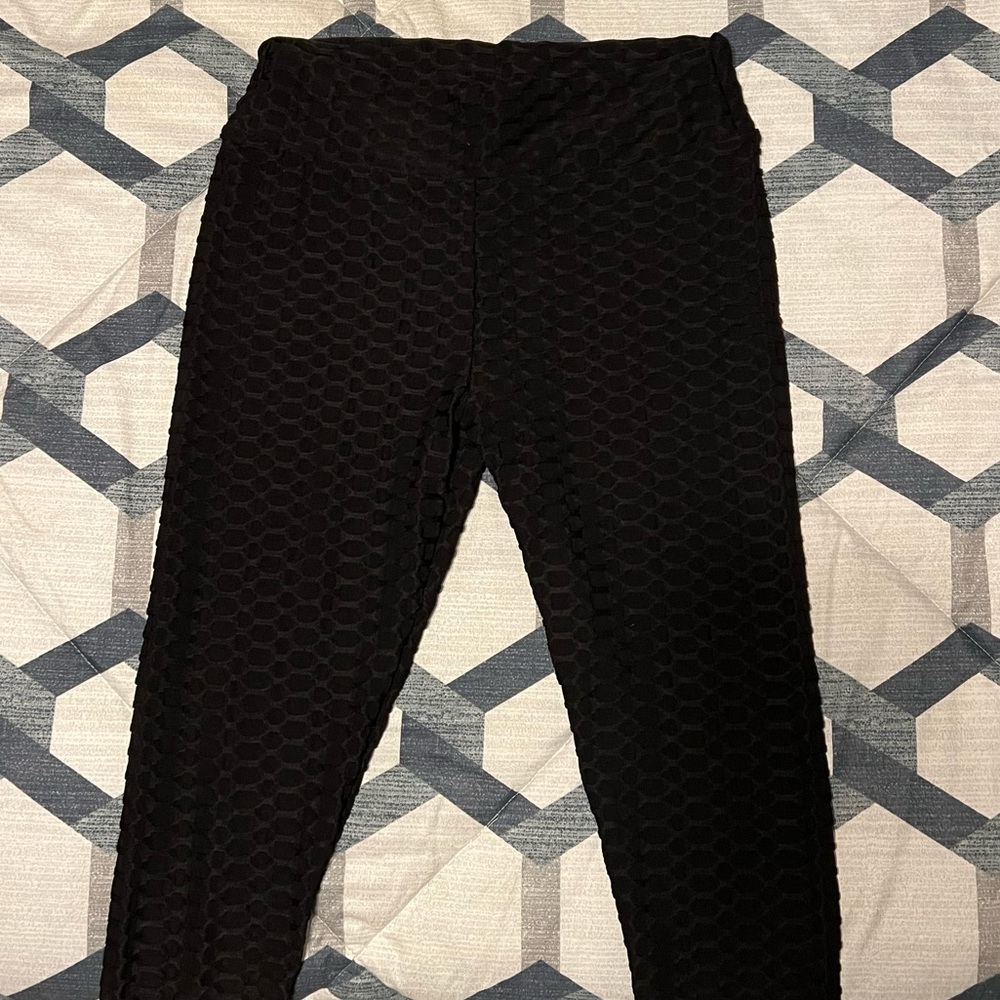 Butt-scrunch leggings